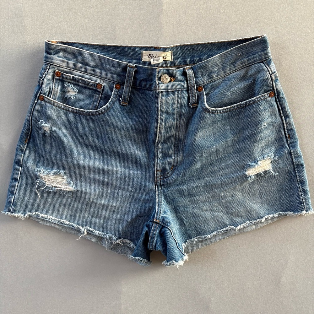 Madewell Curvy Relaxed Denim Cut- Off Distressed Shorts Medium Wash Size 26